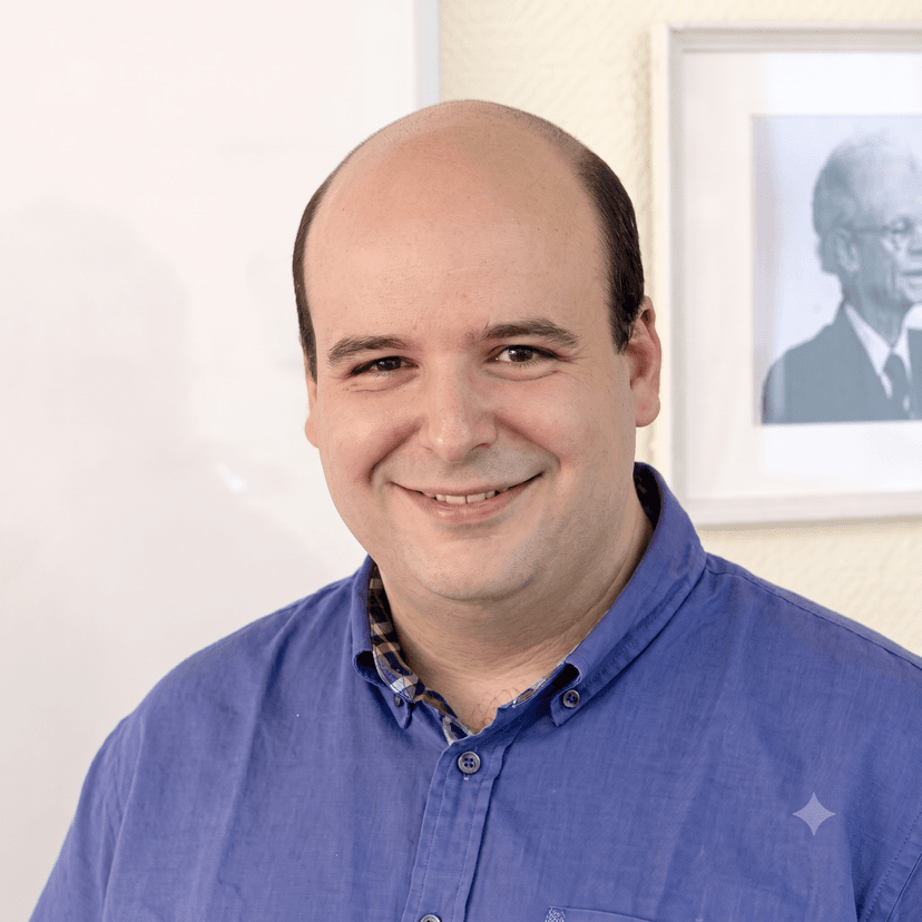 Dr. Francisco J. Ruiz